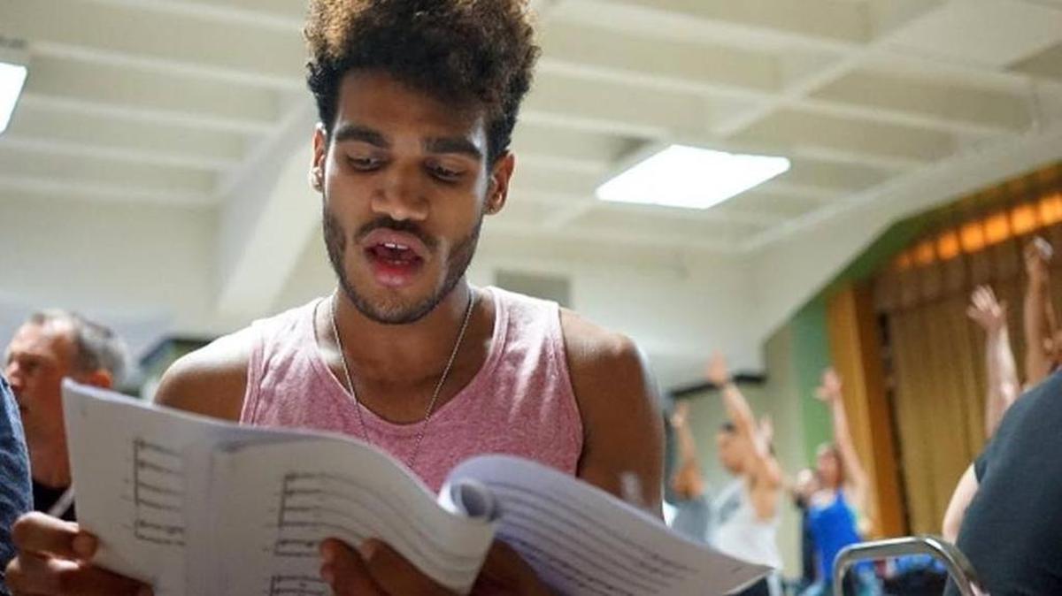 Miembros del coro gay cubano Mano a Mano ensayan con integrantes del Gay Men’s Chorus de Los Ángeles, el 20 de junio.