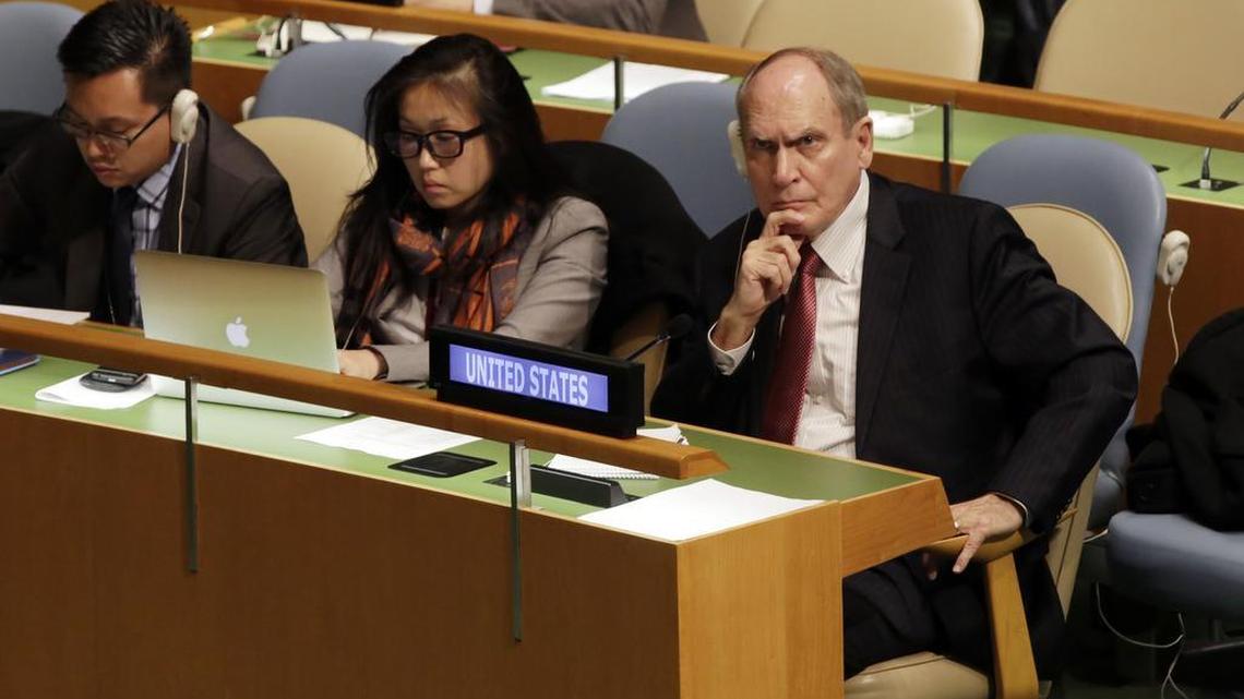 El embajador estadounidense Ronald Godard (der.), durante la sesión del martes en la Asamblea General de las Naciones Unidas.