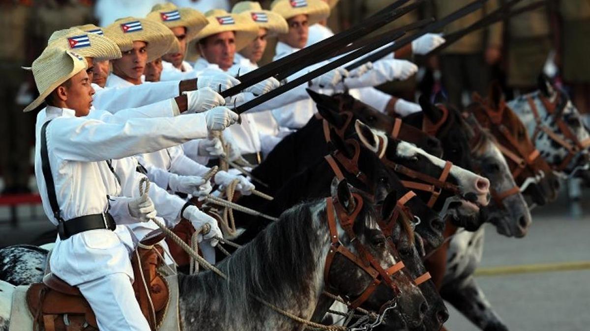 Durante el desfile el ejército cubano quiso representar las luchas independentistas de la nación.