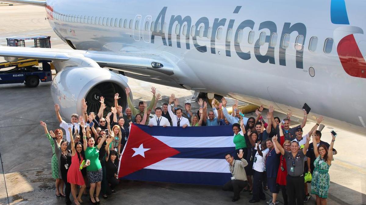 Empleados de American Airlines se reúnen en marzo del 2016 cuando la aerolínea presentó su solicitud de vuelos regulares a Cuba al Departamento de Transporte federal.