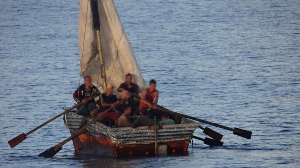 Once inmigrantes cubanos fueron interceptados por la Guardia Costera el 29 de julio de 2016 en Delray Beach, Condado Broward. Los inmigrantes fueron repatriados.
