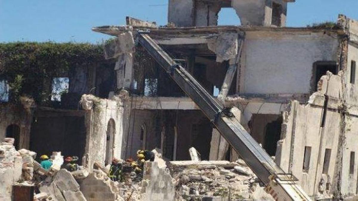 Las ruinas del antiguo hotel Comercio, en Caibarién, Villa Clara, Cuba.