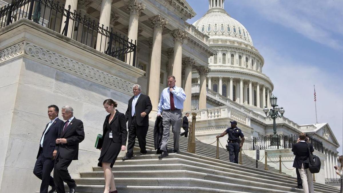 
Miembros del Congreso de EEUU salen de la Cámara de Representantes en el 2013. 
