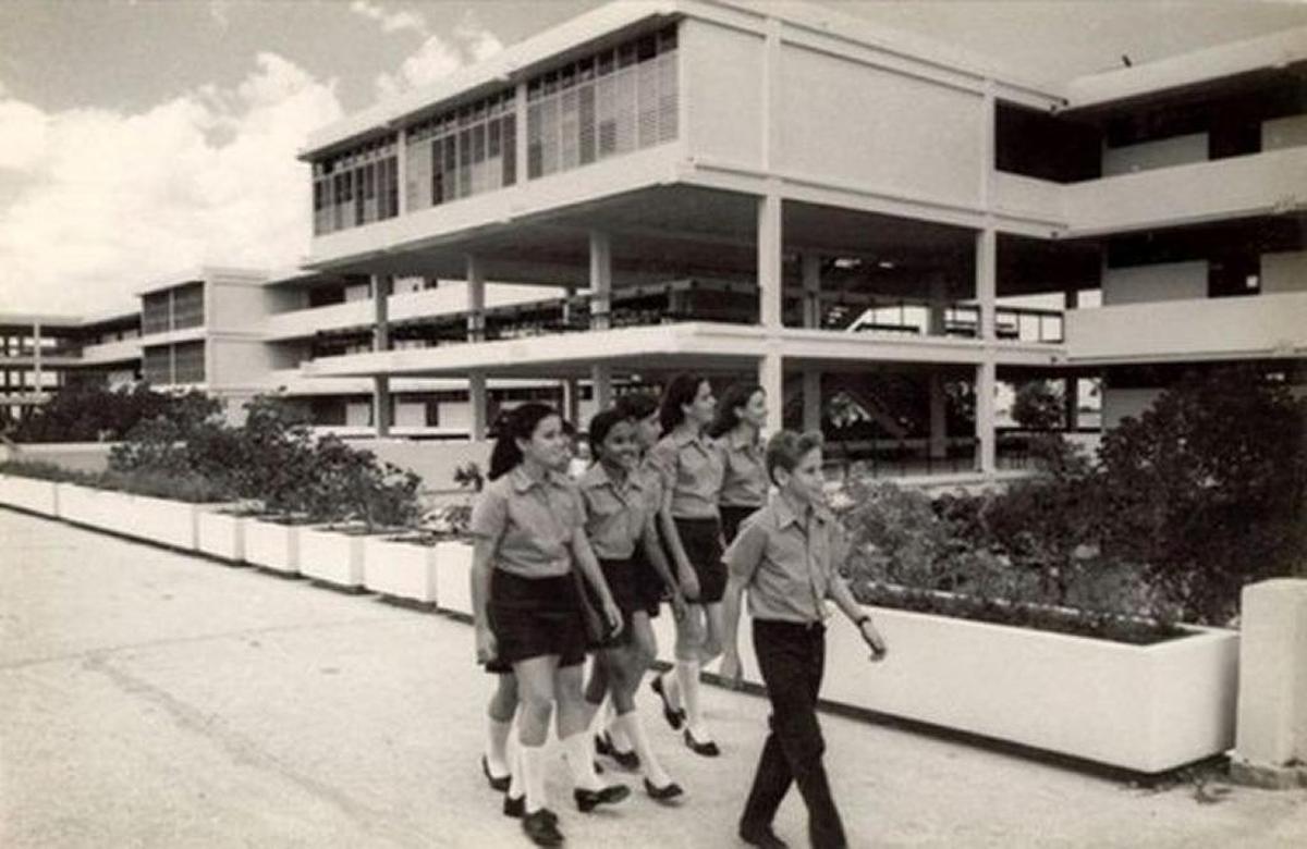 La escuela recibía a los estudiantes con mejor expediente académico, y en sus años dorados, exigió que se mantuviera un nivel educacional alto.