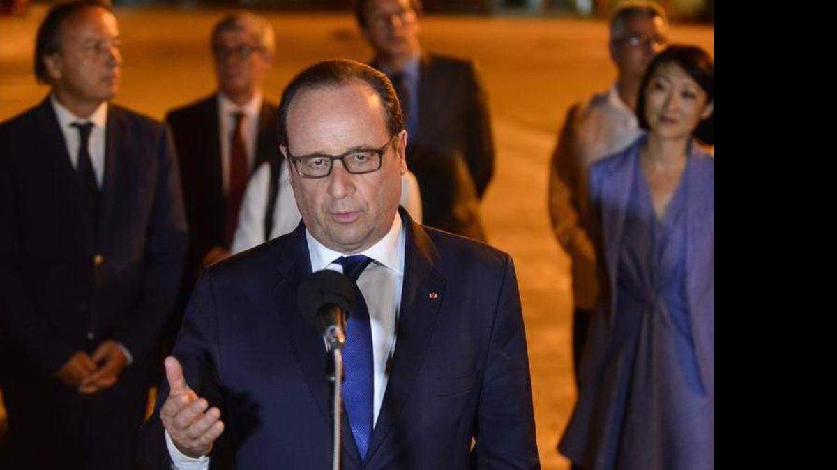 El presidente de Francia, François Hollande a su llegada al Aeropuerto José martí en La Habana, Cuba, el 10 de mayo del 2015.