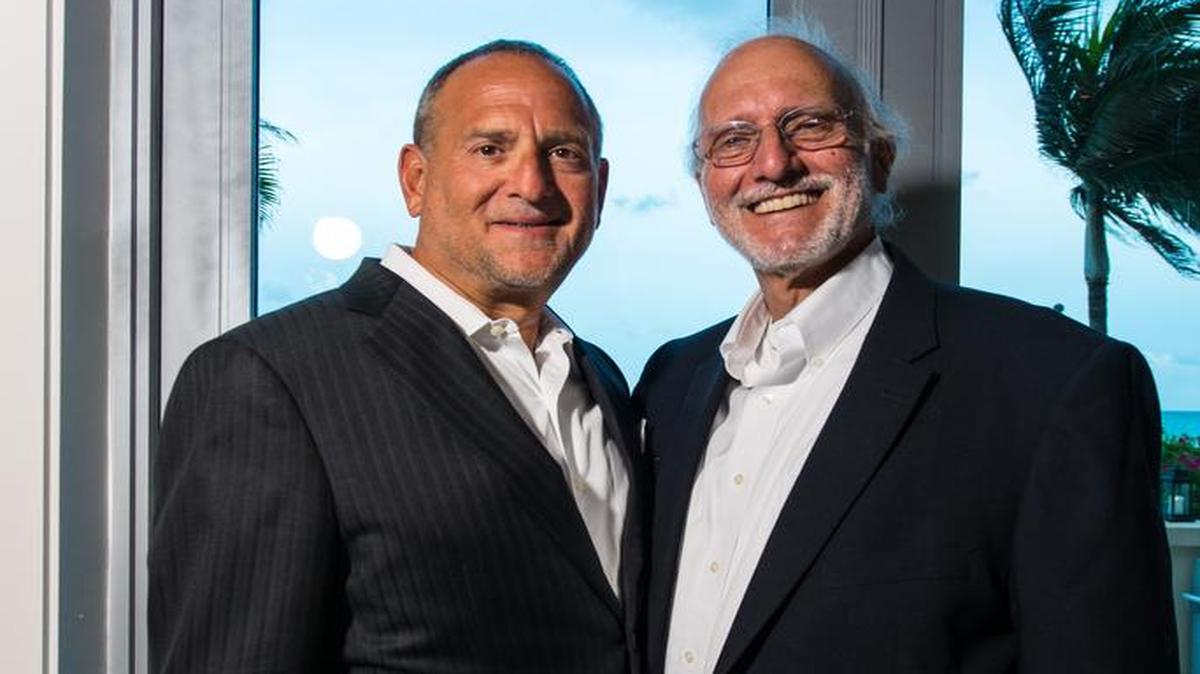 
Alan Gross junto a su abogado Scott D. Gilbert, en Miami el lunes 4 de mayo.
