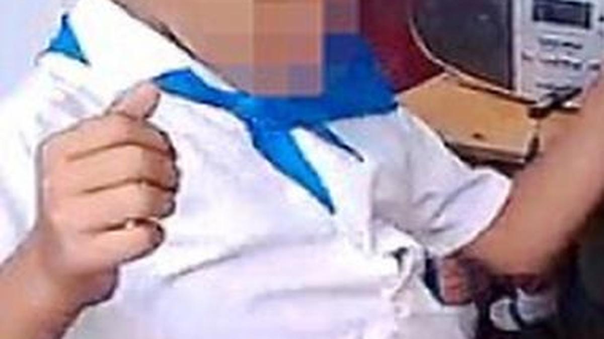 Una imagen del video publicado por el diario inglés “Daily Mail”, que muestra a los niños cubanos bailando reguetón.