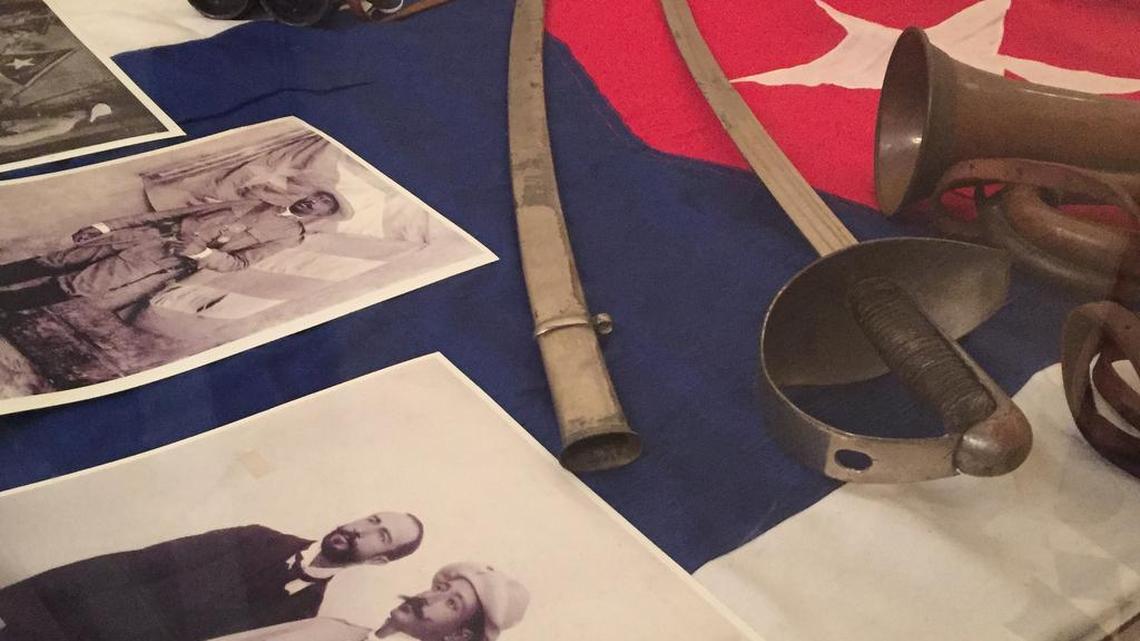 Objetos de la colección del Instituto San Carlos en Cayo Hueso.