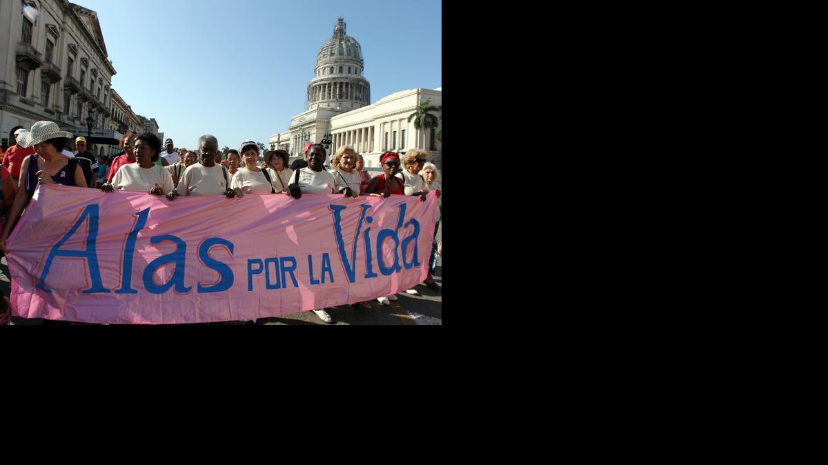 
Participantes en la Carrera Terry Fox de lucha contra de cáncer hoy, sábado 14 de marzo, en La Habana (Cuba). El evento anual reúne a millones de participantes que corren en el evento organizado en homenaje al canadiense Terry Fox, símbolo internacional de la lucha contra el cáncer y para sensibilizar a la comunidad sobre esta enfermedad.

