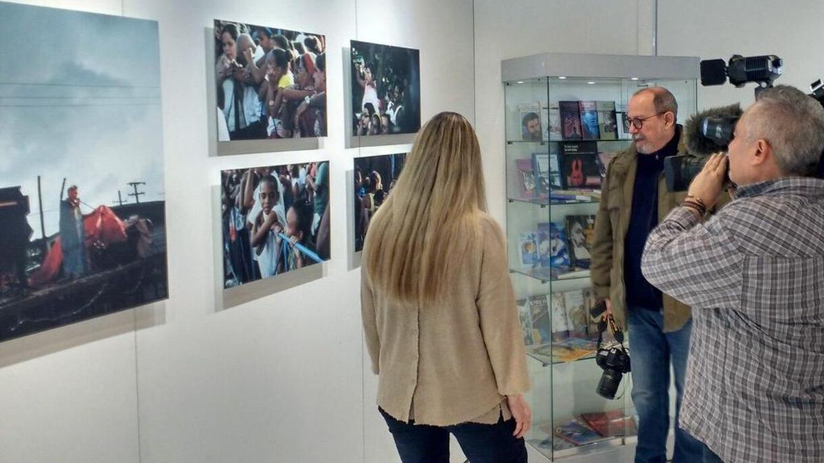 Fotografía facilitada por la Fundación SGAE de varias de las instantáneas tomadas por Silvio Rodríguez, que forma parte de "Silvio Rodríguez. Gira por los barrios", la exposición fotográfica que retrata la vitalidad de los barrios más deprimidos de La Habana, que permanecerá abierta desde el 4 hasta el 8 de diciembre, en la sede de la Unesco en París.