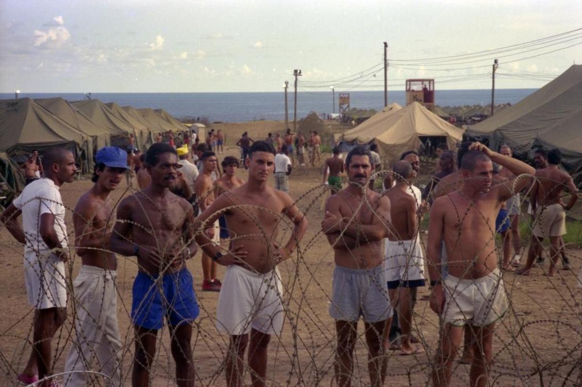 Refugiados cubanos permanecieron por meses en la base de Guantanamo, durante la llamada ‘crisis de los balseros’ de 1994, bajo el gobierno de Bill Clinton.