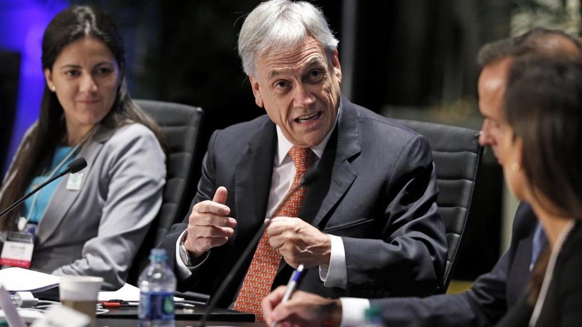 El ex presidente de Chile, Sebastián Piñera, habla en el panel sobre Cuba de la Cumbre de las Américas, el 12 de mayo en Miami Dade College. 