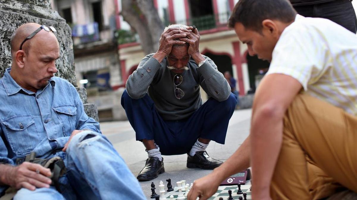 El problema de los precios de los productos agropecuarios en particular es una de las principales preocupaciones de los cubanos, en un país donde el salario medio oficial es de unos $23 al mes.