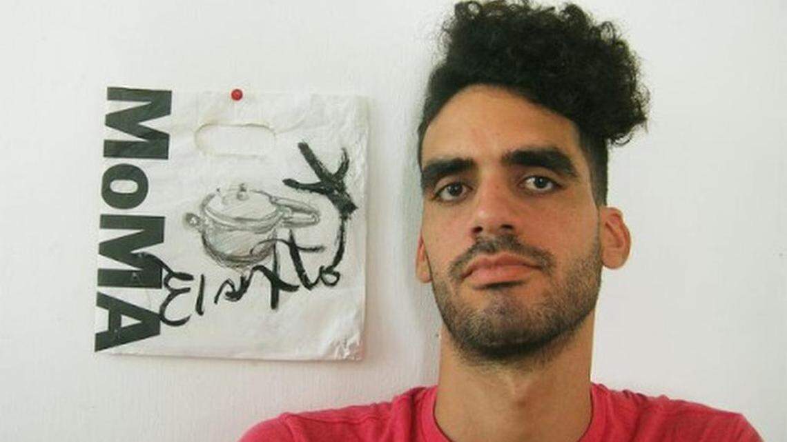 Maldonado dibujó a dos cerdos con los nombres de Raúl y Fidel en su versión de “Rebelión en la Granja”, crítica al régimen cubano por la que fue encarcelado en diciembre pasado.