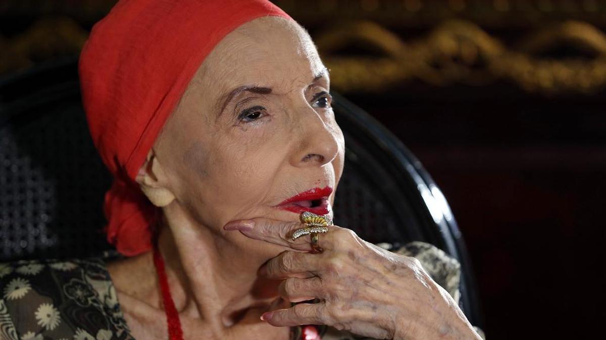 
La bailarina cubana Alicia Alonso, directora del Ballet Nacional de Cuba, conversa con Efe este viernes 21 de agosto de 2015, en La Habana (Cuba).
