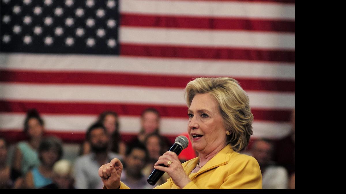 
La ex secretaria de Estado de EEUU, Hillary Clinton, durante un acto de campaña para dirigir la candidatura presidencial del partido demócrata celebrada en Nashua, Nuevo Hampshire, el martes.
