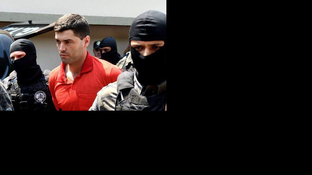 
El asesino confeso de 39 personas en la ciudad de Goiania, en Brasil, intentó suicidarse el jueves en el interior de su celda con el casquillo de una bombilla rota.


