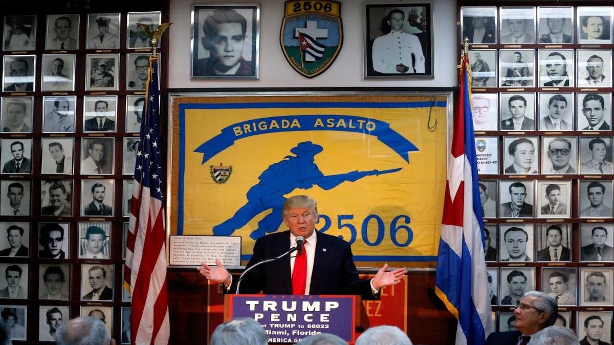 Como candidato, Donald Trump visitó el museo de Bahía de Cochinos en la Pequeña Habana en Miami.