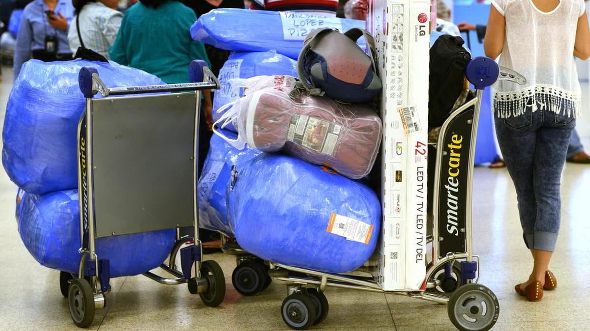 Compañías aéreas que operan vuelos chárter hacia Cuba desde Miami han decidido reducir el número de maletas que los viajeros pueden facturar.