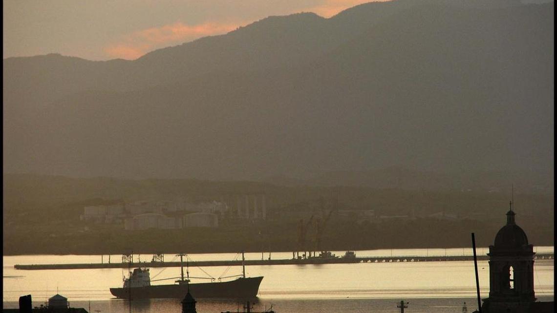 El cirujano Javier García-Bengochea dice ser el legítimo dueño del puerto de Santiago de Cuba, la segunda ciudad más importante de la isla.