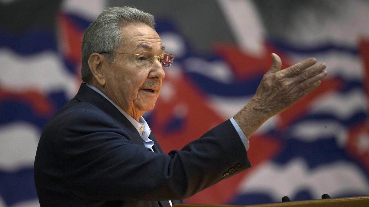 Foto de archivo. El gobernante cubano Raúl Castro habla durante el 7mo Congreso del Partido Comunista de Cuba en abril del 2016.