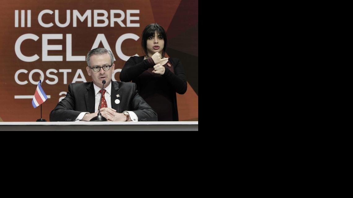 
El ministro costarricense de Relaciones Exteriores, Manuel González, ofrece una rueda de prensa el martes durante la reunión de cancilleres de la III Cumbre de la Comunidad de Estados Latinoamericanos y Caribeños (Celac), en Belén, Costa Rica. 
