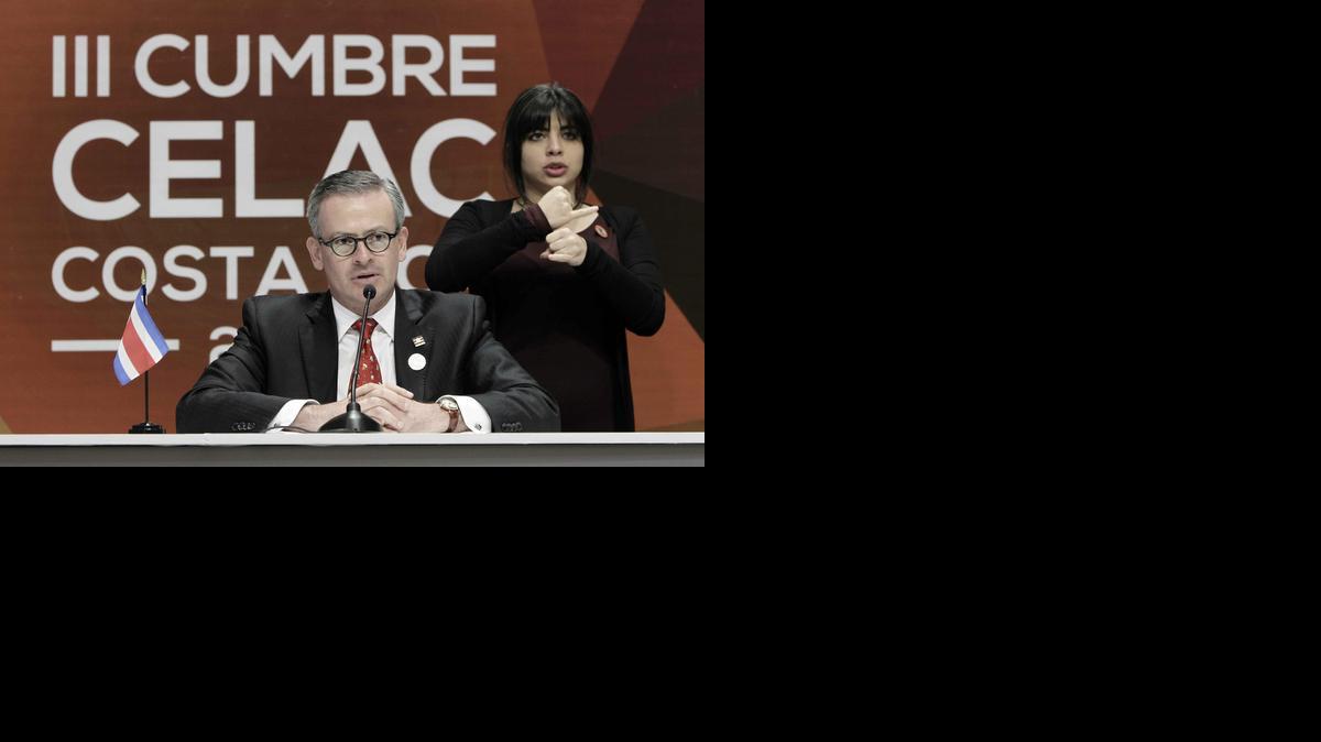 
El ministro costarricense de Relaciones Exteriores, Manuel González, ofrece una rueda de prensa el martes durante la reunión de cancilleres de la III Cumbre de la Comunidad de Estados Latinoamericanos y Caribeños (Celac), en Belén, Costa Rica. 
