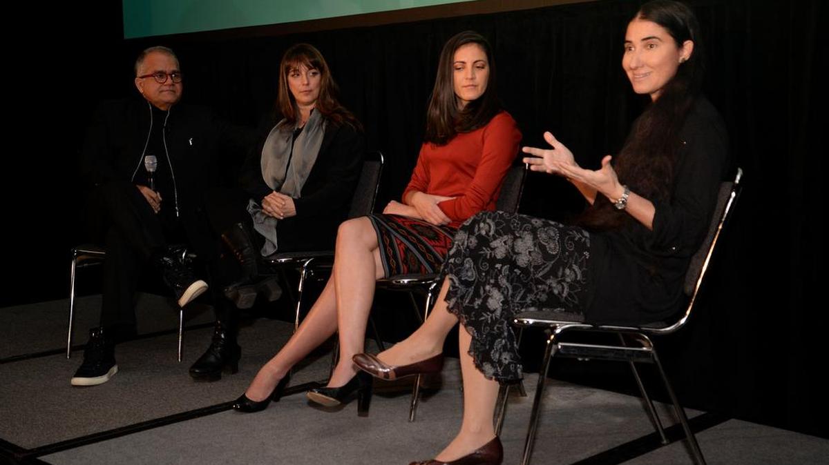
Armando Correa, director de la revista “People en Español”, entrevista a Tania Bruguera, Rosa María Payá y Yoani Sánchez durante el evento del domingo en Nueva York.
