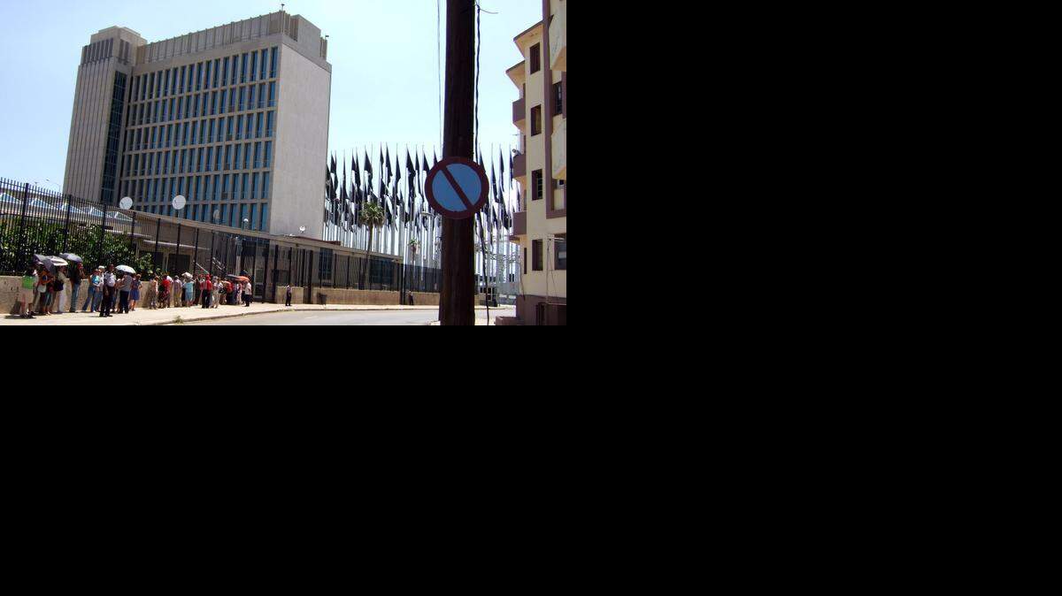 
La Seccion de Intereses de Estados Unidos en Cuba, conocida como SINA, ha sido en las últimas décadas el epicentro de numerosos desafíos y provocaciones. 
