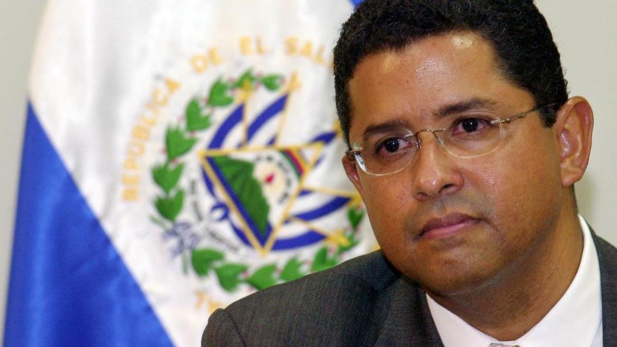 Francisco Flores.
