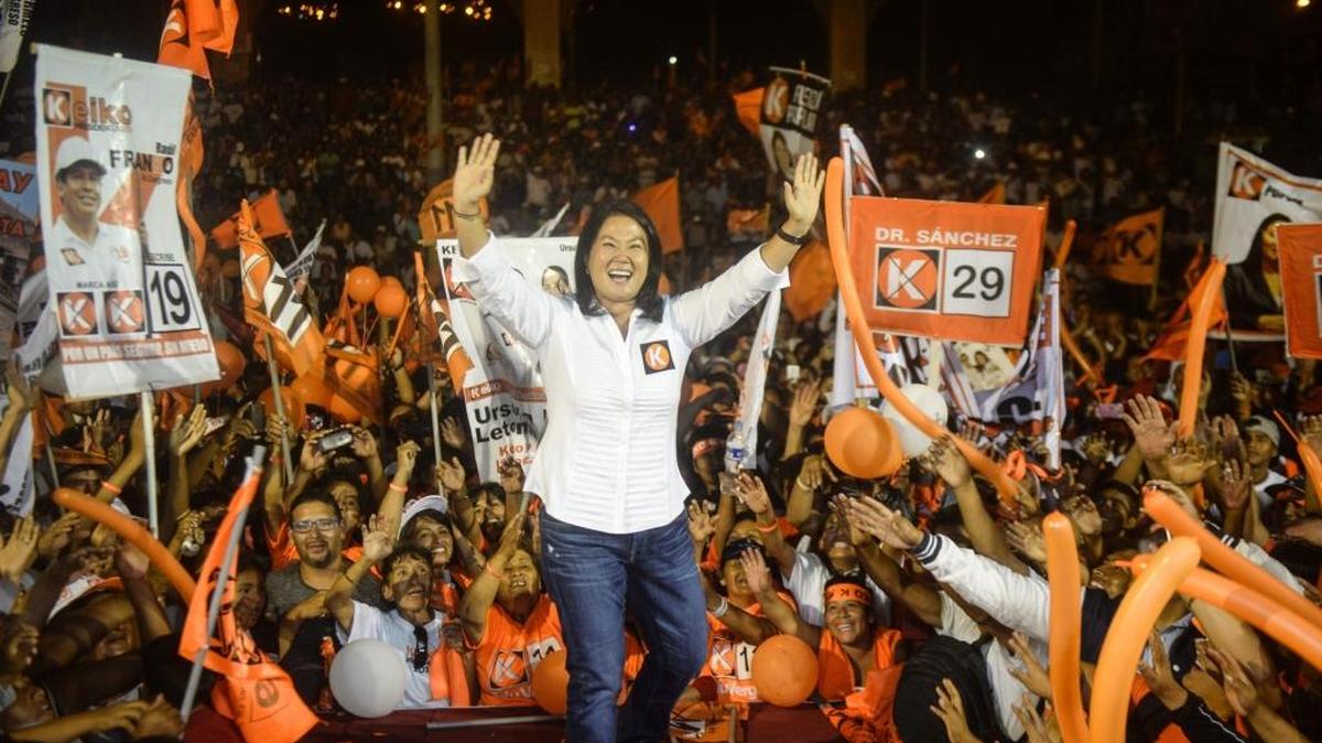 Keiko Fujimori, candidata presidencial del partido Fuerza Popular, participa en un evento de campaña el jueves, en Lima. El simulacro de votación de Ipsos difundido el domingo confirma su liderazgo con un 34.4%.