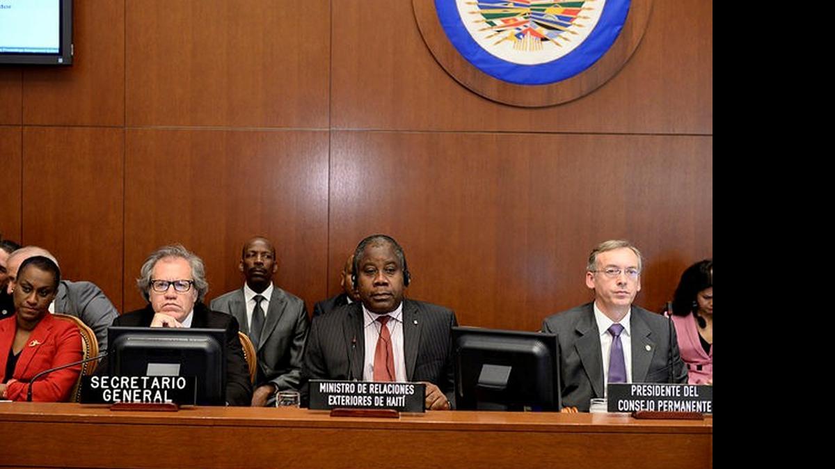 
En una sesión este miércoles en la OEA, el canciller de Haití, Lerner Renaud, (cen.), pidió la intervención de la CIDH para resguardar los derechos humanos de los migrantes desplazados.
