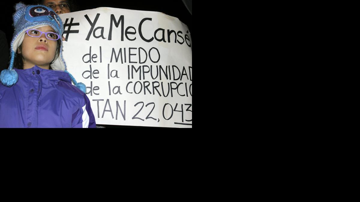 
Cientos de mexicanos pidieron en la capital de Estados Unidos justicia para los 43 estudiantes desaparecidos hace más de dos meses en Iguala (Guerrero, México). 


