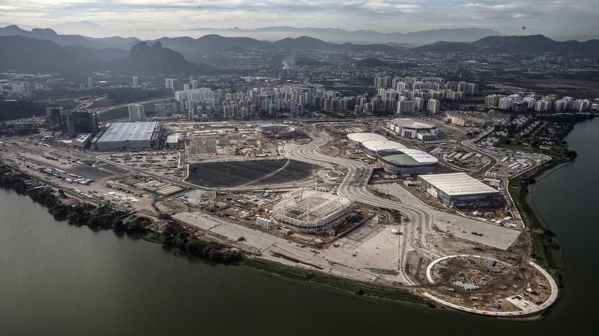 Las obras del Parque Olímpico para los juegos Río 2016 en la ciudad de Río de Janeiro, el pasado 22 de junio. El 96% de los proyectos y obras para poder organizar los Juegos Olímpicos ya está en marcha o fue concluido, según un informe divulgado este viernes por la Autoridad Pública Olímpica (APO), el organismo creado por el gobierno brasileño para coordinar los trabajos.

