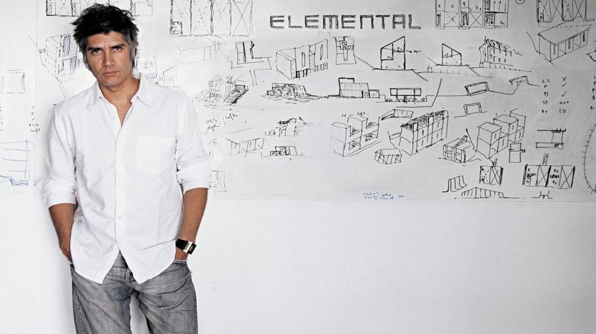 Aravena recibió el Pritzker 2016 por una arquitectura que ‘conjuga hábilmente la responsabilidad social, las necesidades económicas y el diseño de hábitats humanos’.