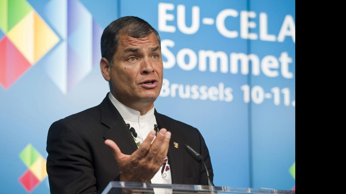 
 El presidente de Ecuador, Rafael Correa, durante la rueda de prensa ofrecida en la clausura de la cumbre de líderes entre la UE y la Comunidad de Estados Latinoamericanos y Caribeños (Celac), hoy en Bruselas.
