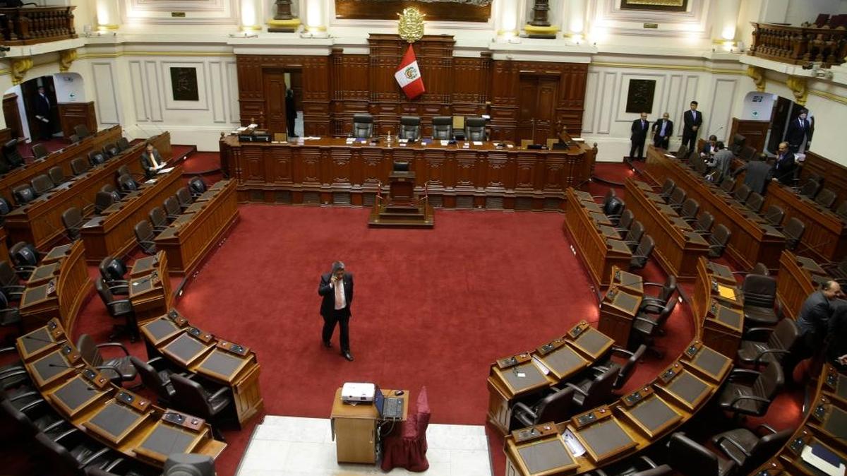 Imagen del pleno del congreso peruano antes de la votación sobre si iniciar el proceso de destitución del presidente Pedro Pablo Kucyznski.