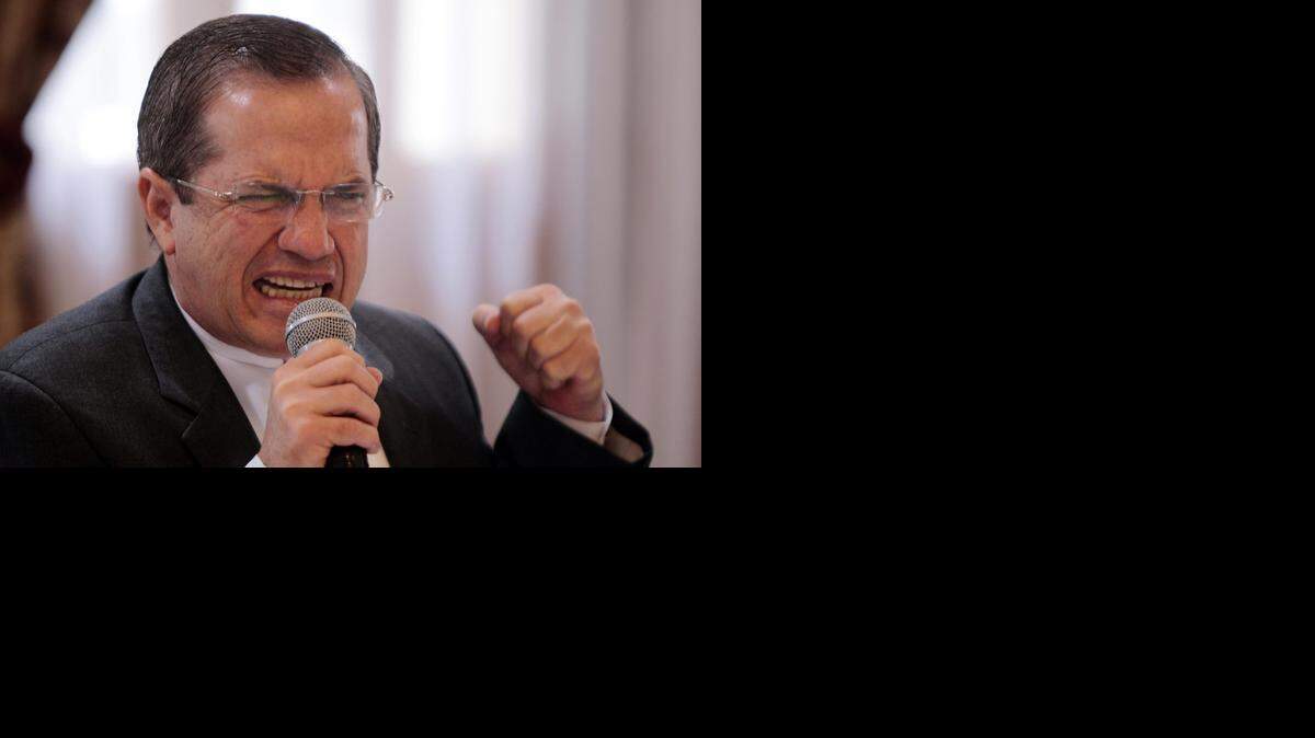El ministro de exteriores de Ecuador, Ricardo Patiño, habla en el 2012, en una rueda de prensa en Quito. El canciller dijo el lunes que Unasur no permitirá la ‘intervención extranjera’ en Venezuela ni un ‘golpe de Estado’ contra el presidente Nicolás Maduro.