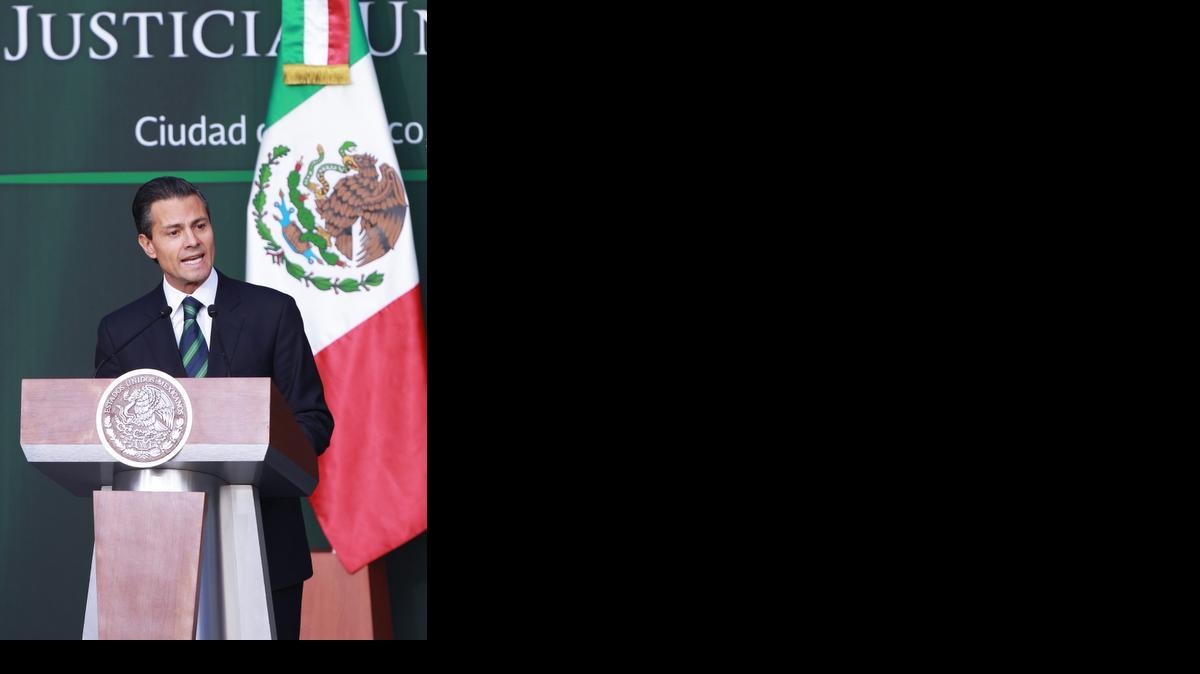 
El presidente de México Enrique Peña Nieto durante un mensaje a la nación emitido en Palacio Nacional en Ciudad de México.


