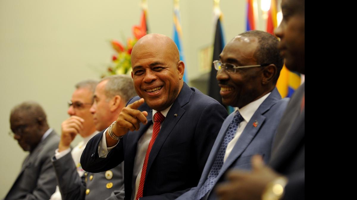 
El presidente de Haití, Michel Martelly, sonríe durante una ceremonia oficial en Petion Ville, en junio pasado.


