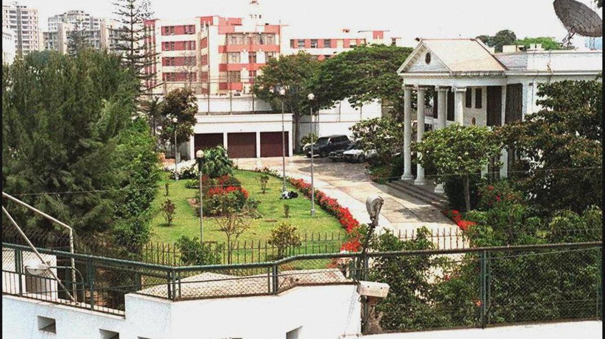 Foto de archivo del 18 de diciembre de 1996 de la residencia del embajador japonés en Lima, donde al menos 200 personas, incluyendo altos funcionarios, fueron tomadas como rehenes por un grupo de guerrilleros fuertemente armados del izquierdista Tupac Amaru Movimiento Revolucionario (MRTA).