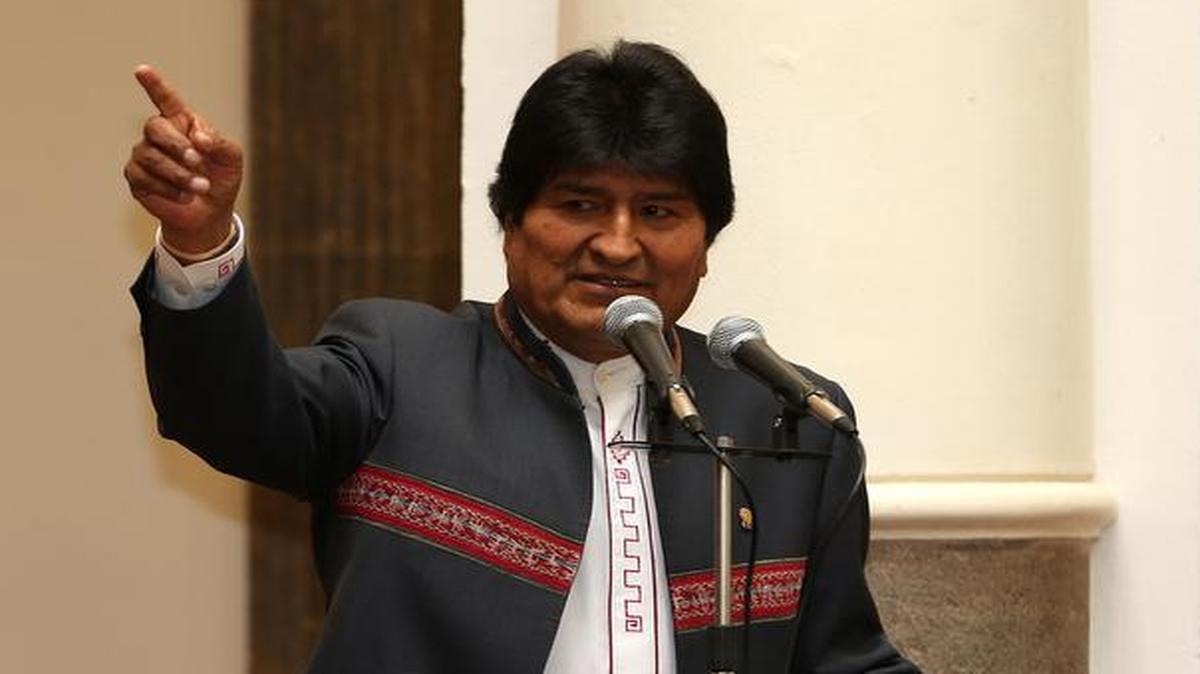El presidente de Bolivia Evo Morales juramenta a integrantes de la Comisión de la Verdad el lunes 21 de agosto de 2017, en La Paz (Bolivia).