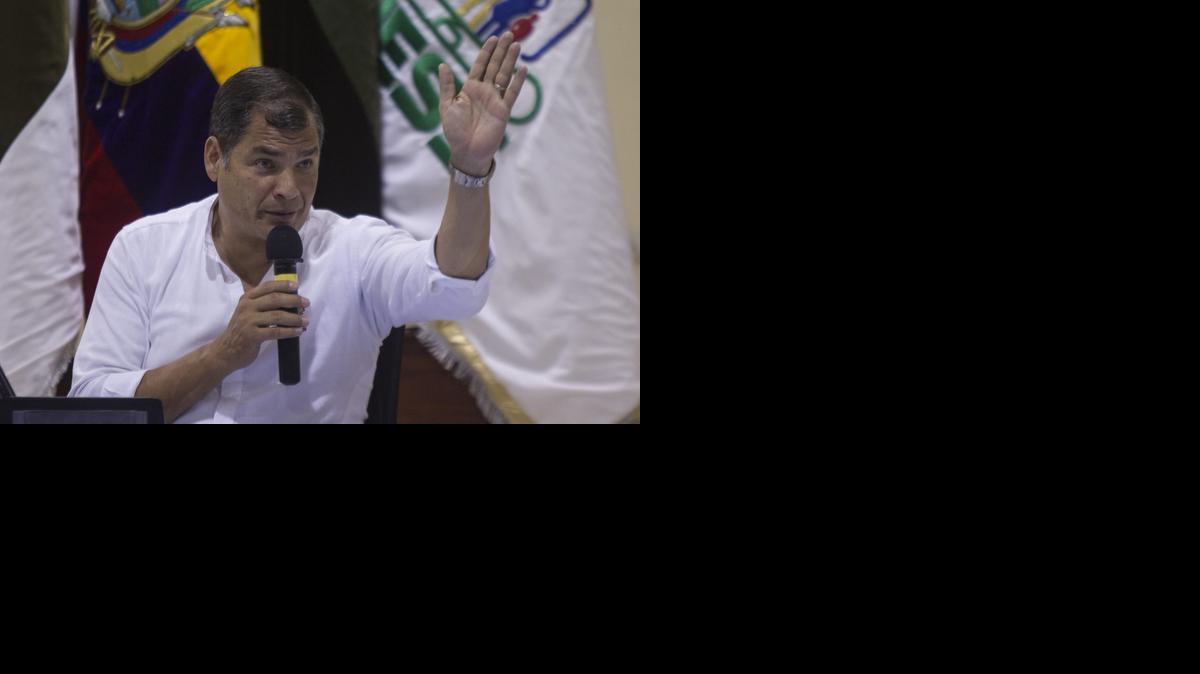 
El presidente de Ecuador, Rafael Correa, habla durante un encuentro con la prensa extranjera, el jueves 6 de noviembre de 2014, en la ciudad amazónica de Francisco de Orellana, también conocida como Coca.
