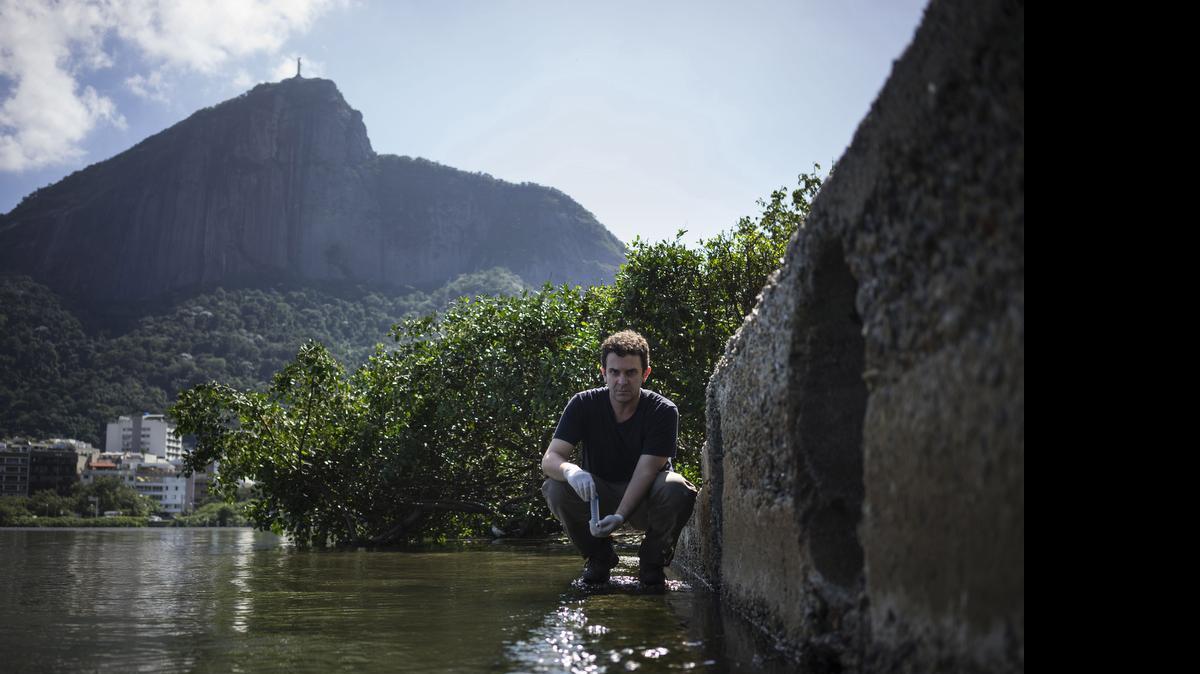 
La AP encomendó en marzo a Fernando Spilki, un importante virólogo y coordinador del programa de calidad ambiental de la Universidad Feevale del sur de Brasil, que analizara las muestras de agua de las tres sedes olímpicas.



