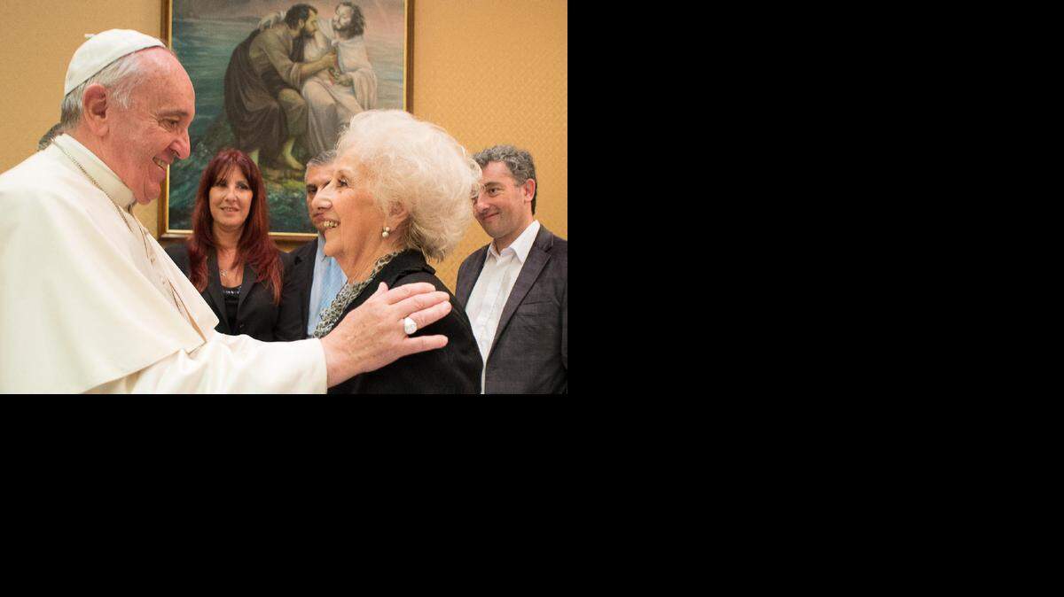 
La presidenta de las Abuelas de Plaza de Mayo, Estela de Carlotto, dijo el jueves que tuvo un encuentro cálido con el papa Francisco
