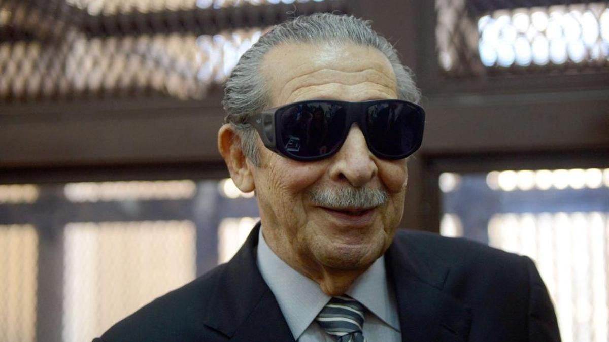 El ex dictador de Guatemal, José Efraín Ríos Montt, es visto durante una audiencia en un tribunal de Ciudad de Guatemala en el 2013.