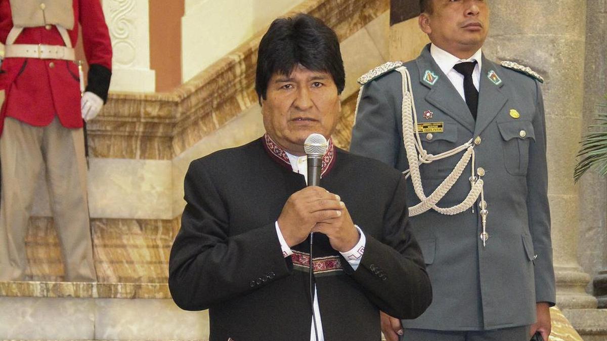Fotografía cedida del presidente de Bolivia, Evo Morales, quien habla el miércoles 29 de noviembre 2017, en una conferencia de prensa en el Palacio de Gobierno de La Paz (Bolivia).