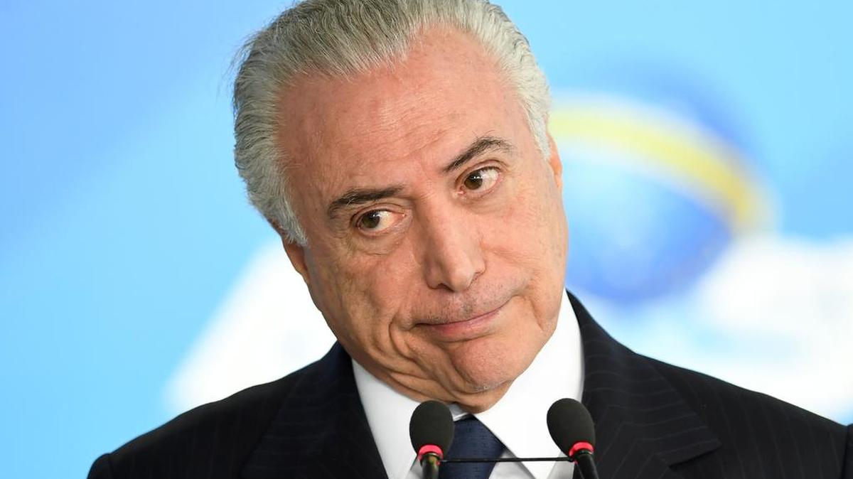 El presidente brasileño, Michel Temer, gesticula durante una ceremonia en el Palacio del Planalto en Brasilia, el 26 de junio de 2017.