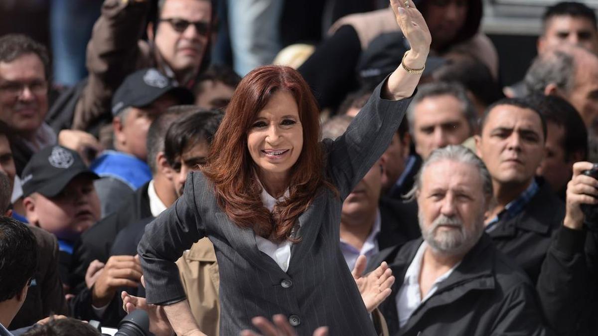 La ex presidenta de Argentina Cristina Fernández de Kirchner a su salida de la Corte Federal el miércoles.