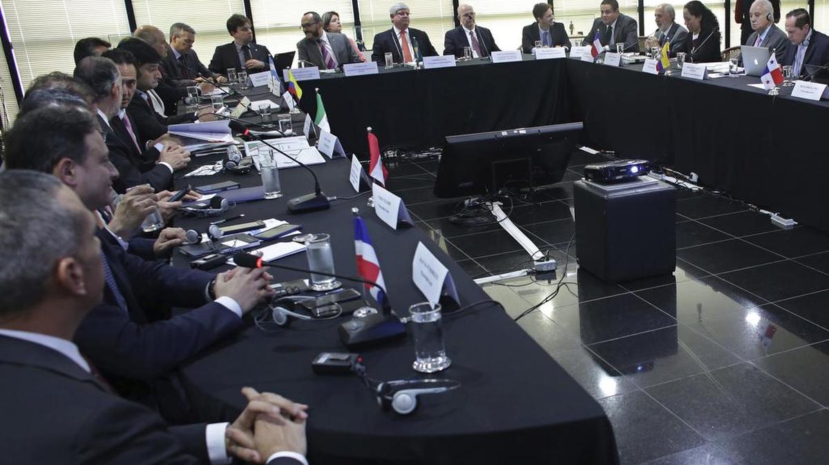 Fiscales de Brasil, América, África y Europa se reúnen en la Fiscalía de Brasilia, Brasil, el jueves 16 de febrero de 2017.